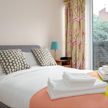 דירות לונדון Guestready - Lovely Ground Floor Duplex With Patio In Southbank מראה חיצוני תמונה