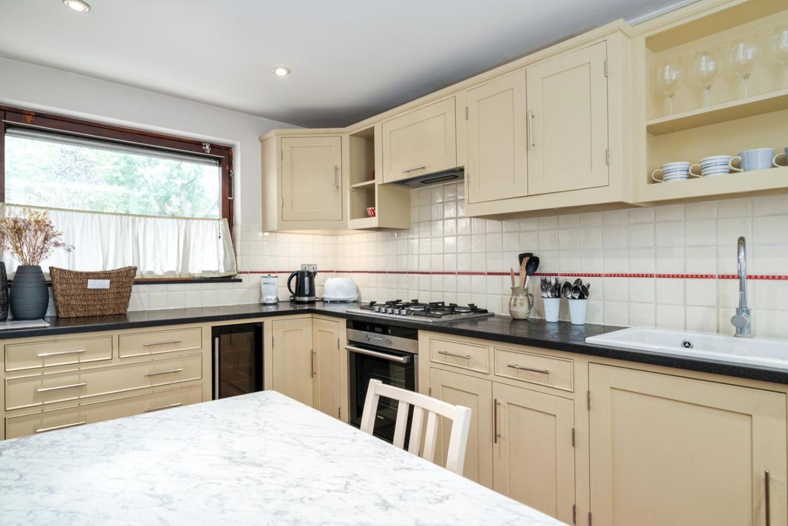 דירות לונדון Guestready - Lovely Ground Floor Duplex With Patio In Southbank מראה חיצוני תמונה