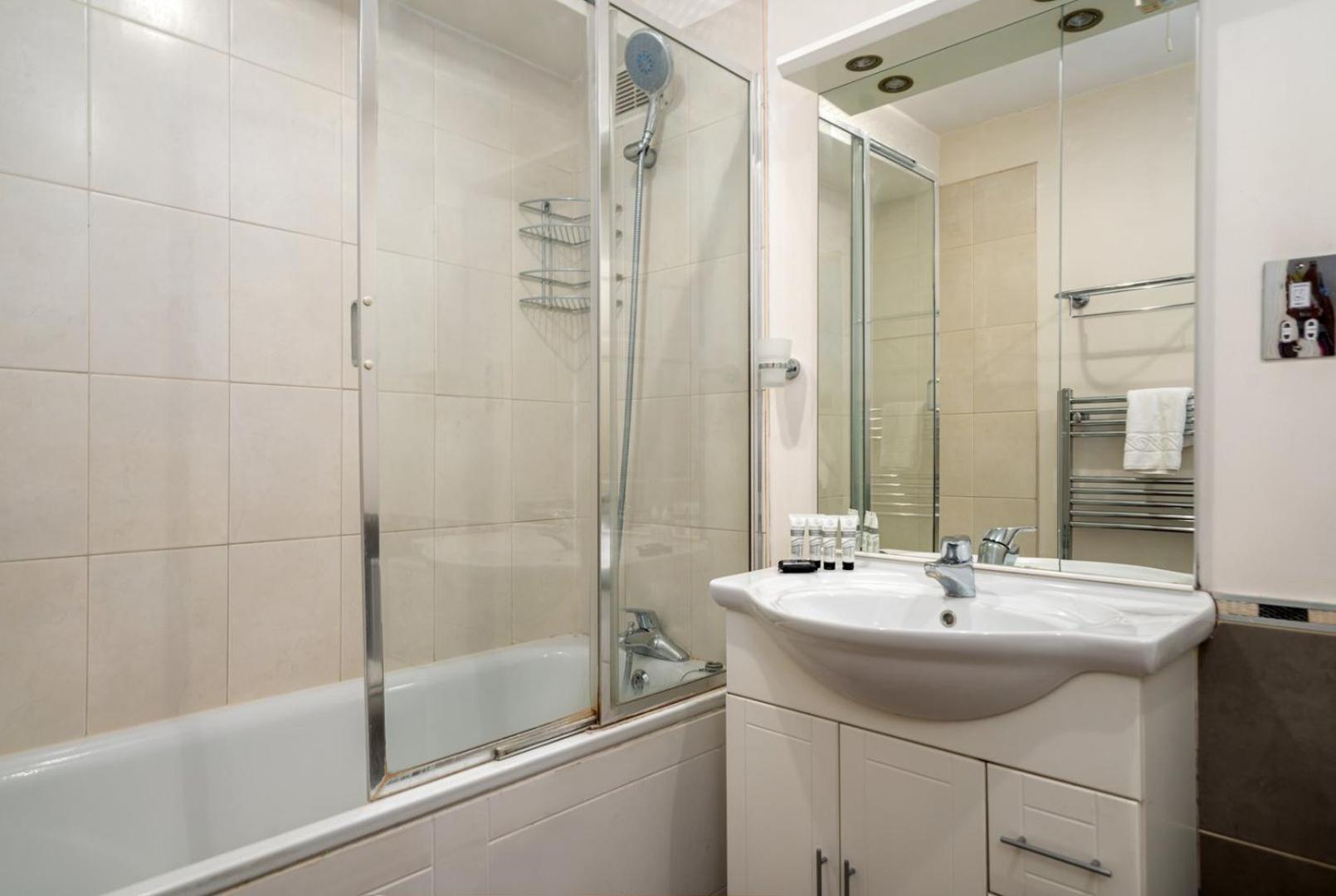 דירות לונדון Guestready - Lovely Ground Floor Duplex With Patio In Southbank מראה חיצוני תמונה