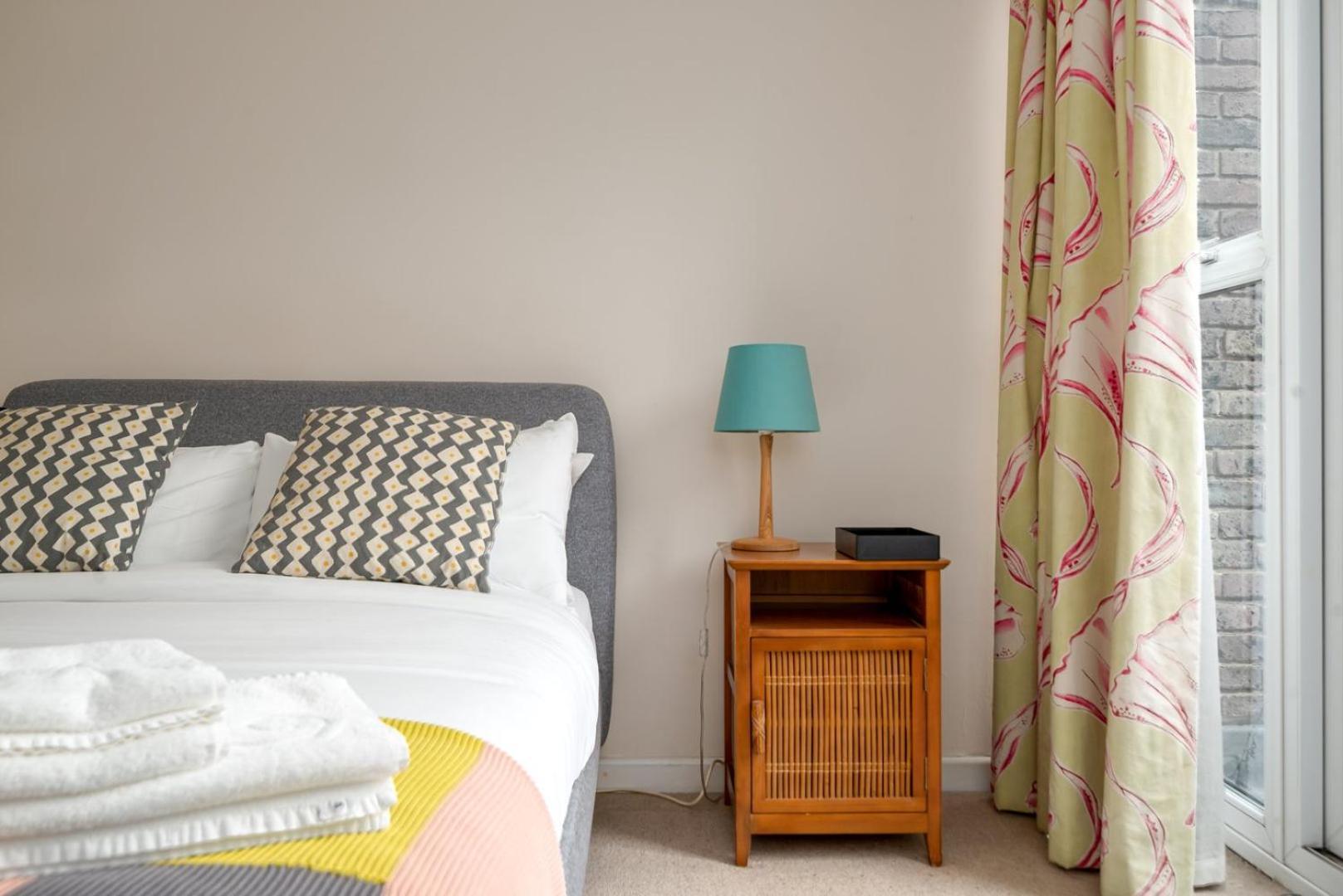 דירות לונדון Guestready - Lovely Ground Floor Duplex With Patio In Southbank מראה חיצוני תמונה